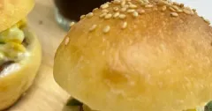 Cách Làm Bánh Mì Vòng Bagel Mềm Dai Tại Nhà