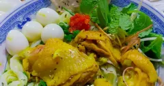 Mì Quảng Gà Trứng Cút Đậm Đà Chuẩn Vị Miền Trung