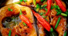 Cá hú kho tộ đậm đà, đưa cơm