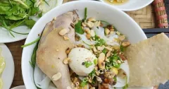 Mì Quảng Gà Đùi Đậm Đà Chuẩn Vị Miền Trung