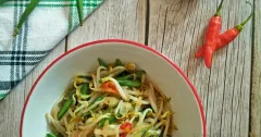 Bean Sprout and Green Bean Stir-Fry