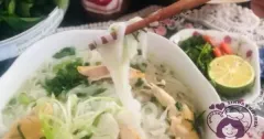 Phở gà ta nước dùng trong thơm