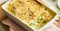 Cheesy Baked Leeks with Cheddar and Breadcrumbs