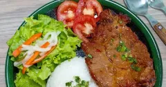Cơm tấm sườn nướng mật ong mềm thơm đậm vị