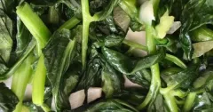 Garlic Stir-Fried Pea Sprouts