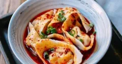 Sichuan Spicy Wontons in Chili Oil