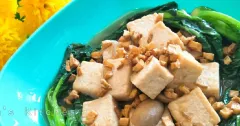 Chinese Kale Stir-Fry with Tofu and Mushrooms