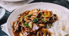 Savory Beef and Mushroom Stir-Fry with Rich Gravy