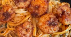 Creamy Cajun Shrimp Linguine with Spinach and Mushrooms