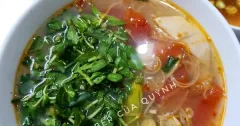 Canh chua nghêu nấu măng chua thanh mát