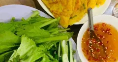 Bánh xèo miền Tây giòn rụm nhân tôm thịt
