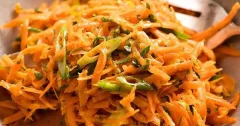 Classic French Carrot Salad (Carottes Râpées)