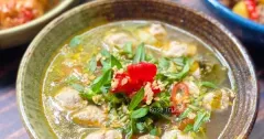 Canh Cải Chua Nấu Giò Sống Thanh Mát, Đậm Đà