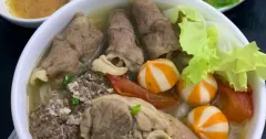 Bún riêu cua đồng chân giò đậm đà