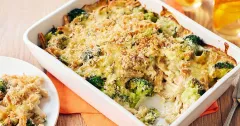 Broccoli Cheddar Pasta Bake with Crunchy Breadcrumbs