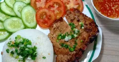 Cơm Tấm Sườn Nướng Mềm Ngon, Đậm Đà Chuẩn Vị Sài Gòn