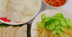 Bánh ướt chả lụa nước mắm chua ngọt