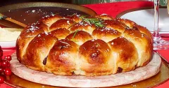 Roasted Garlic, Rosemary & Cranberry Pull-Apart Bread
