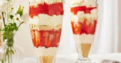 Easy No-Cook Strawberry Cheesecake Sundaes