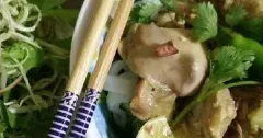 Cách Nấu Mì Quảng Gà Chuẩn Vị Miền Trung Đậm Đà