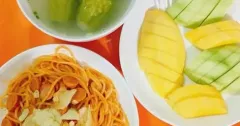 Khổ qua nhồi thịt sốt cà chua và mì Ý