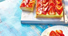 Strawberry and Cream Shortbread Slice