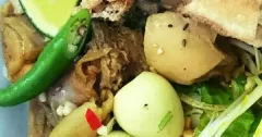 Cách Nấu Mì Quảng Gà Chuẩn Vị Miền Trung Đậm Đà