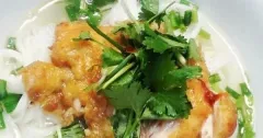 Phở Gà Da Giòn Lạ Miệng Với Nước Dùng Thanh Ngọt