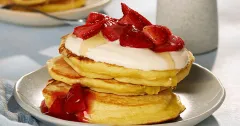 Fluffy Skyr Pancakes with Roasted Strawberries