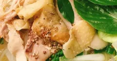 Cách nấu Phở Gà Nha Trang chuẩn vị, nước dùng thanh ngọt