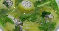 Canh khổ qua nhồi thịt thanh mát, không đắng cho bữa cơm gia đình