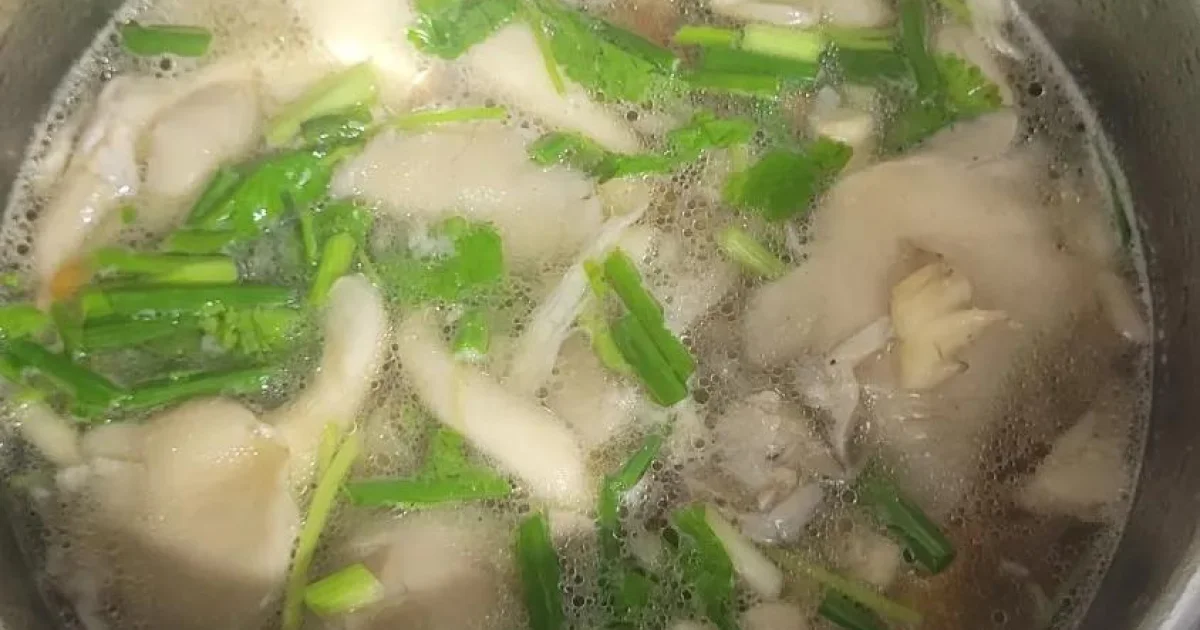 Canh chua nấm bào ngư chay thanh mát