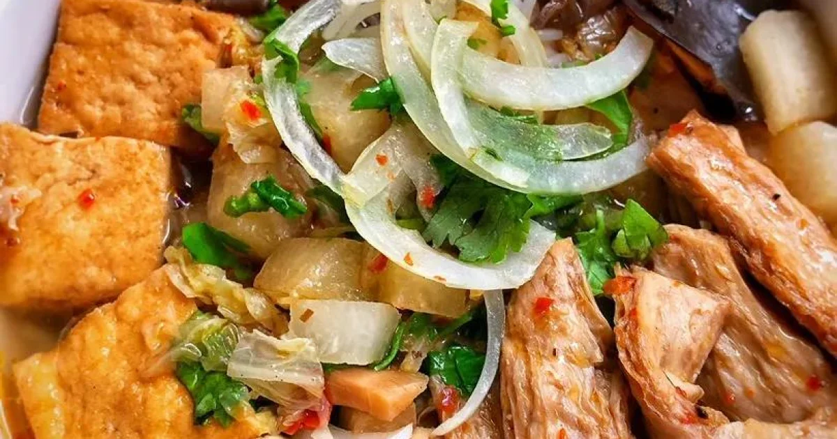 Bún Huế chay đậm đà với nước dùng rau củ
