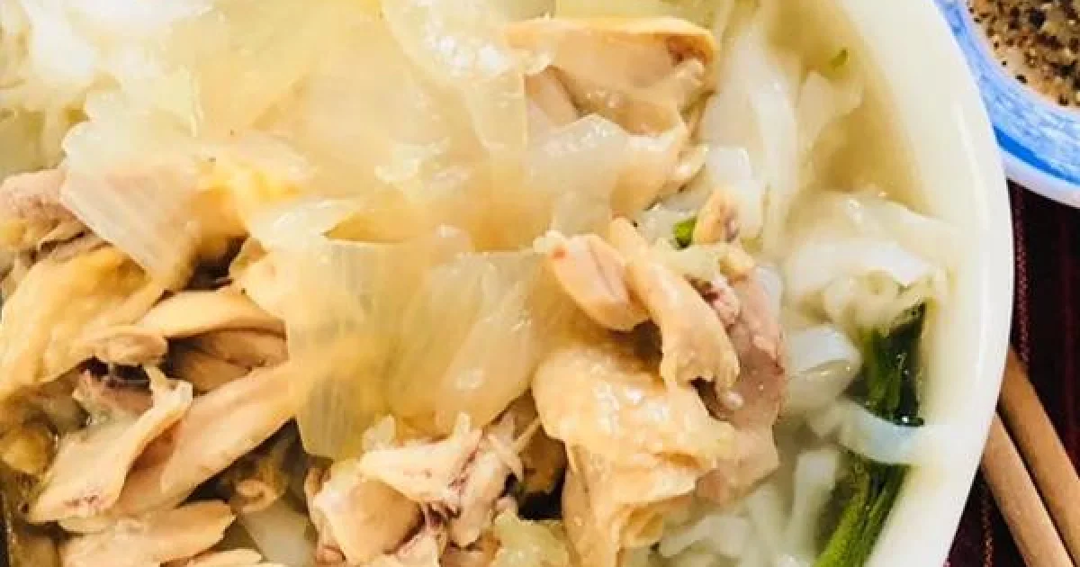 Phở gà thơm ngọt nước dùng tại nhà