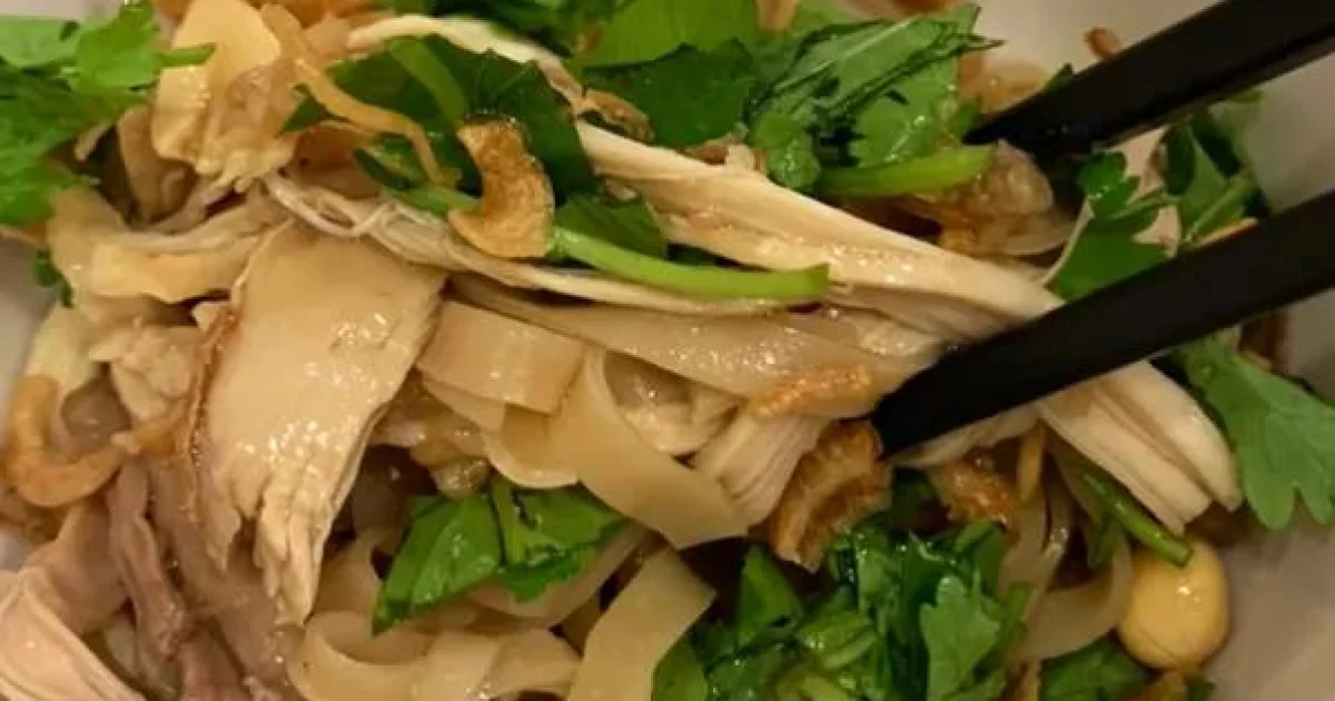 Mỳ chũ gà trộn chua ngọt