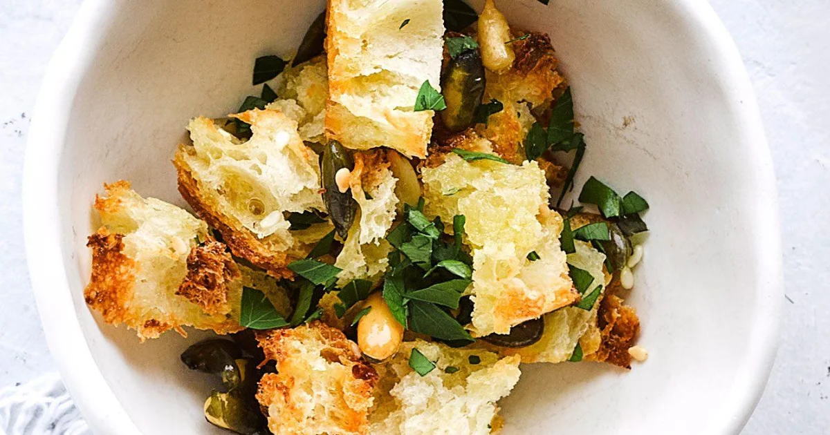 Easy Garlic and Herb Homemade Croutons