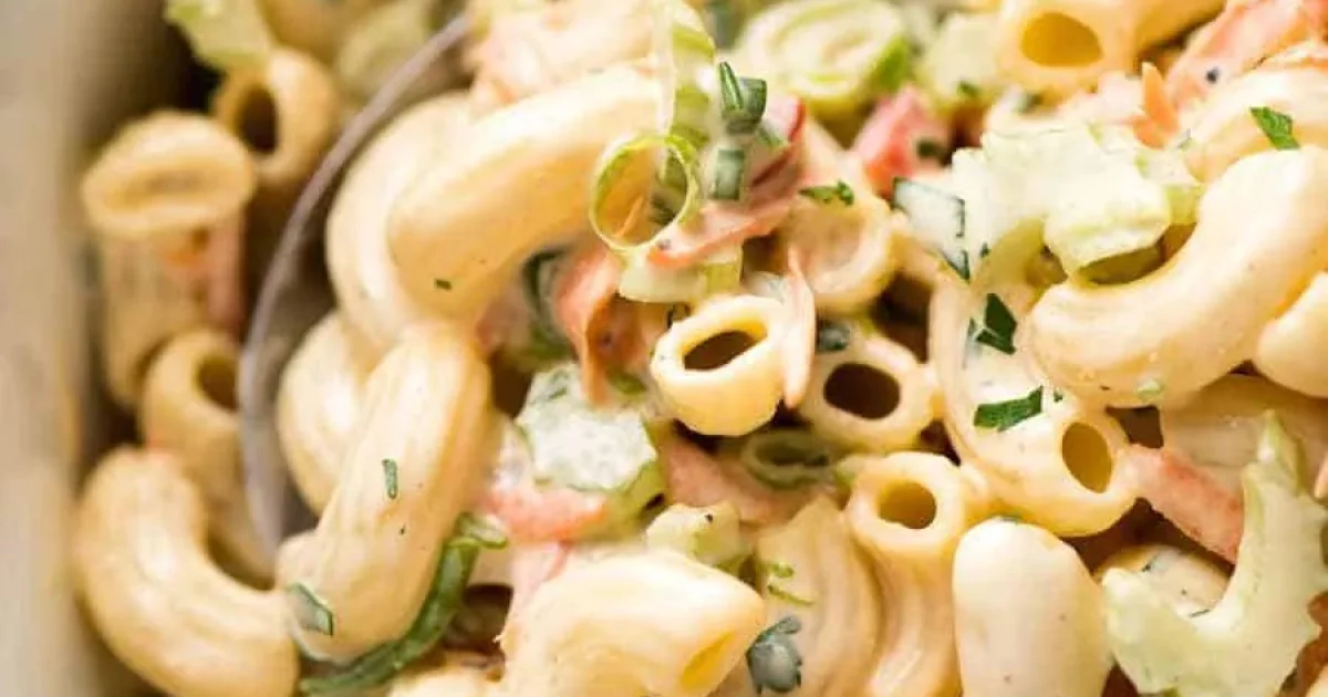 Classic Creamy Macaroni Salad