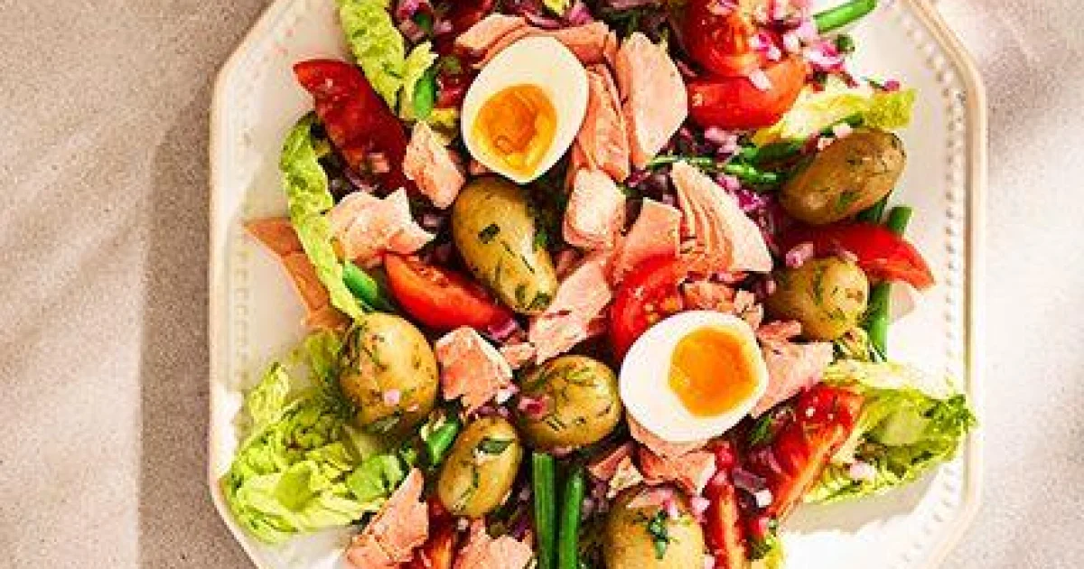 Fresh Salmon Niçoise Salad