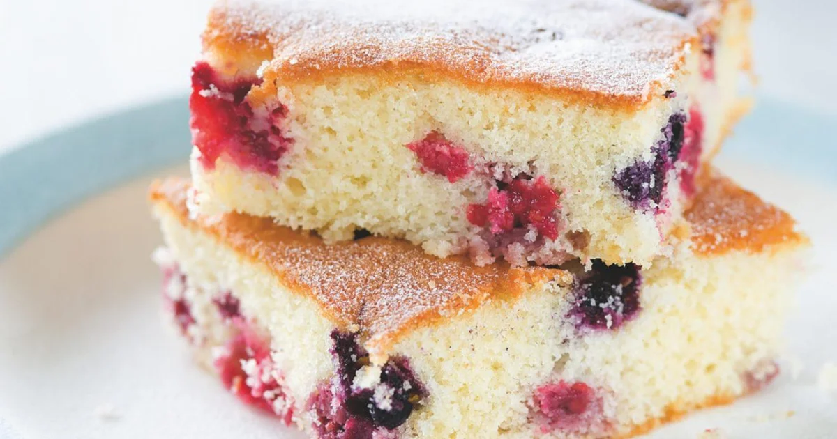 Easy Mixed Berry Sheet Cake