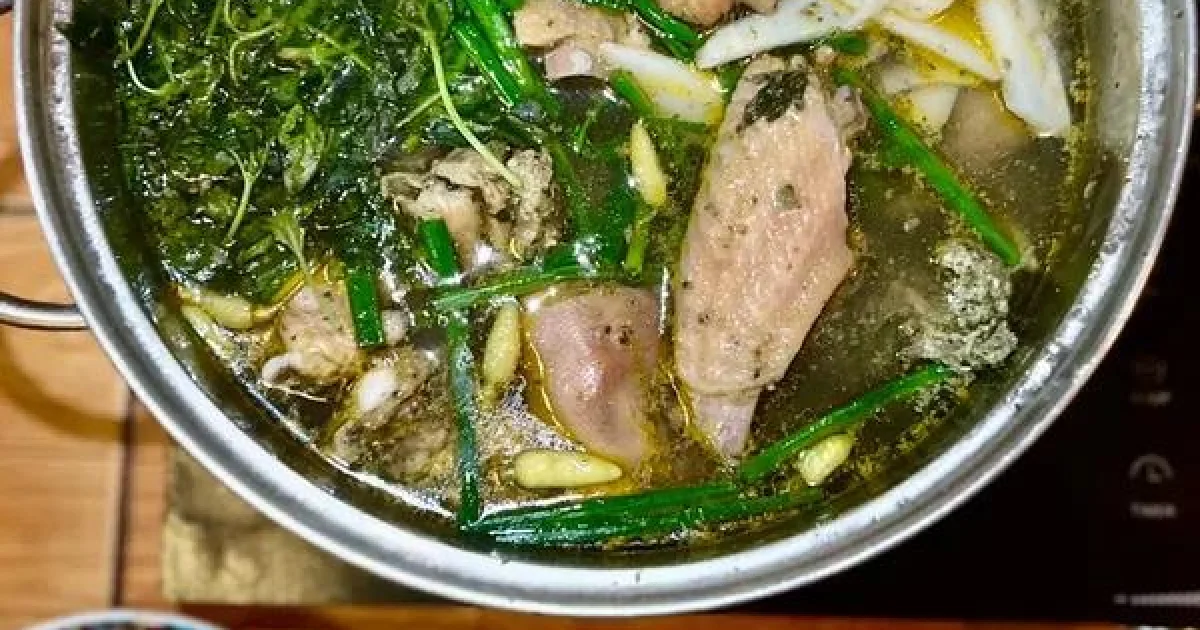 Lẩu Gà Lá É Măng Chua Thơm Ngon Chuẩn Vị Đà Lạt