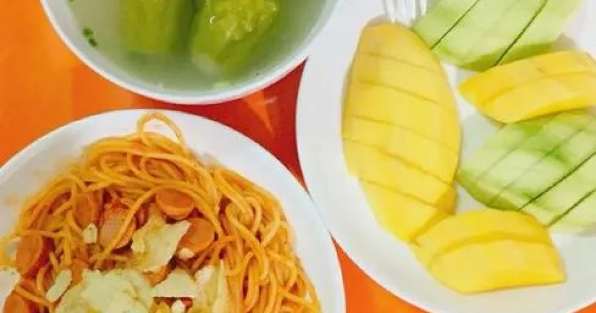 Khổ qua nhồi thịt sốt cà chua và mì Ý