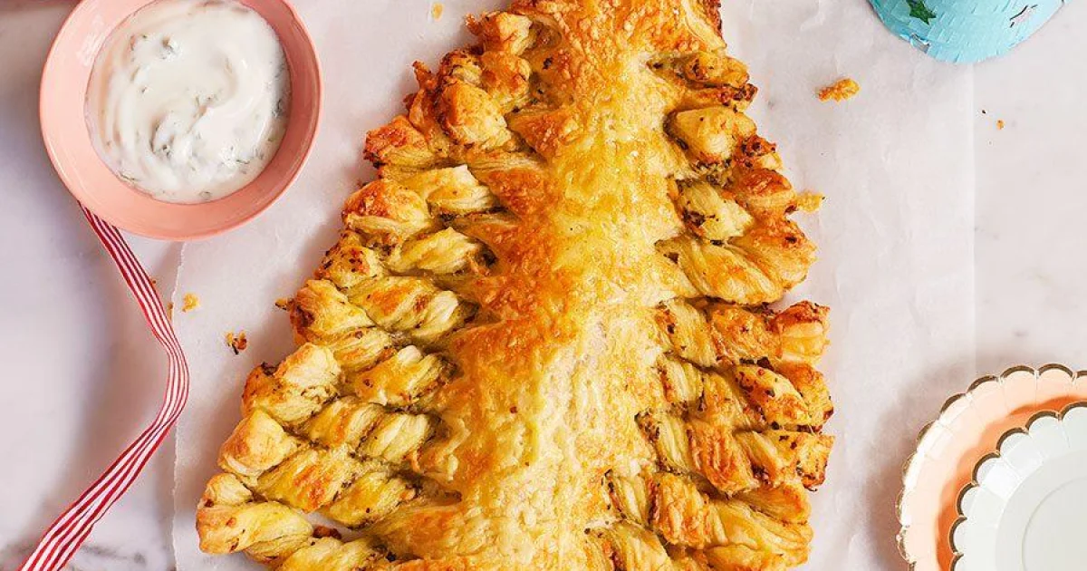 Festive Pesto and Cheese Christmas Tree Pastry