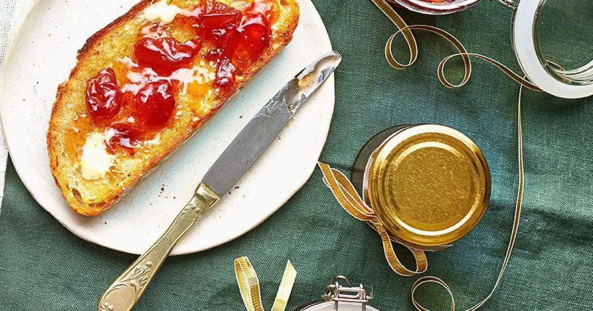 Homemade Peach and Cardamom Jam